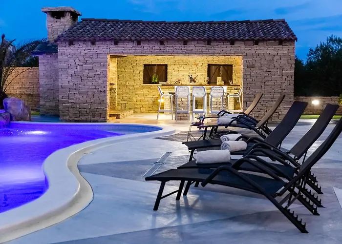 Lea Zadarvillas *