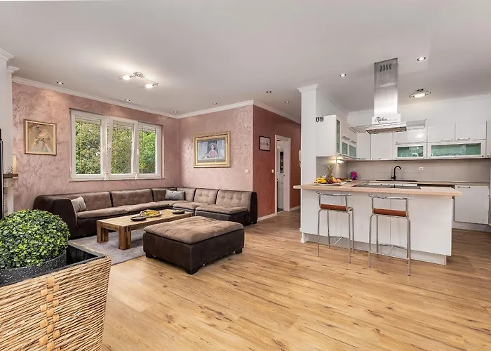 Lea Zadarvillas *