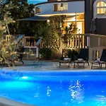 Lea Zadarvillas 자톤