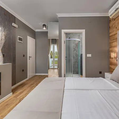 Lea Zadarvillas *