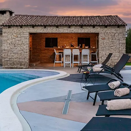 Lea Zadarvillas
